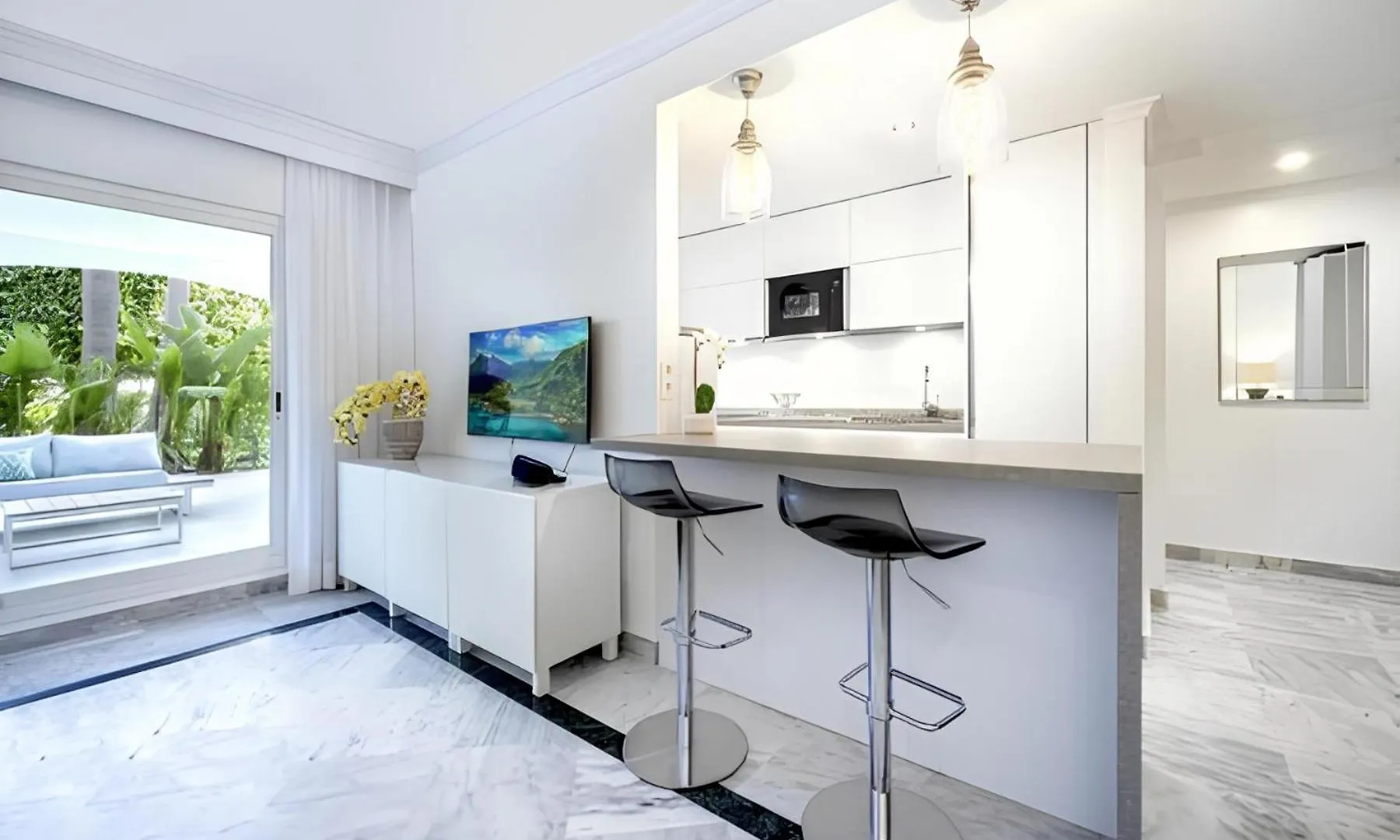 Charming Apartment With Terrace And Garden In Marbella