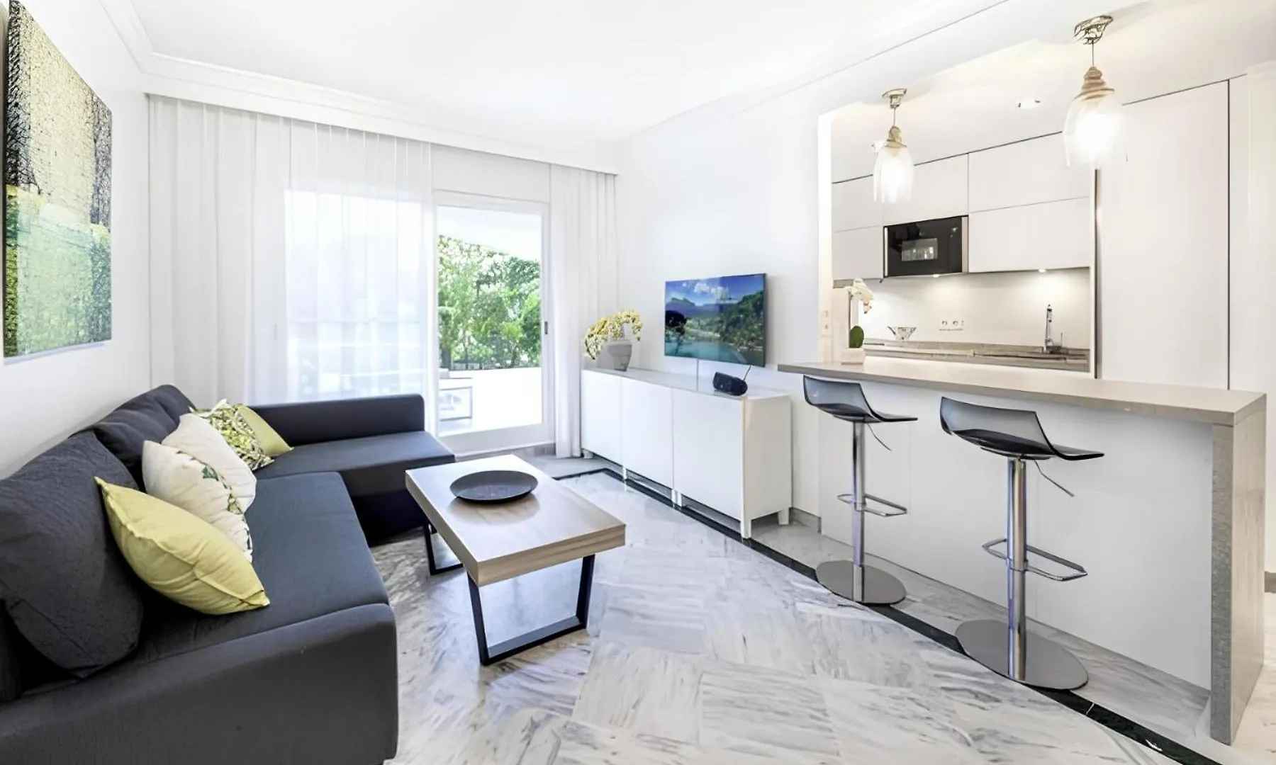 Charming Apartment With Terrace And Garden In Marbella Spain